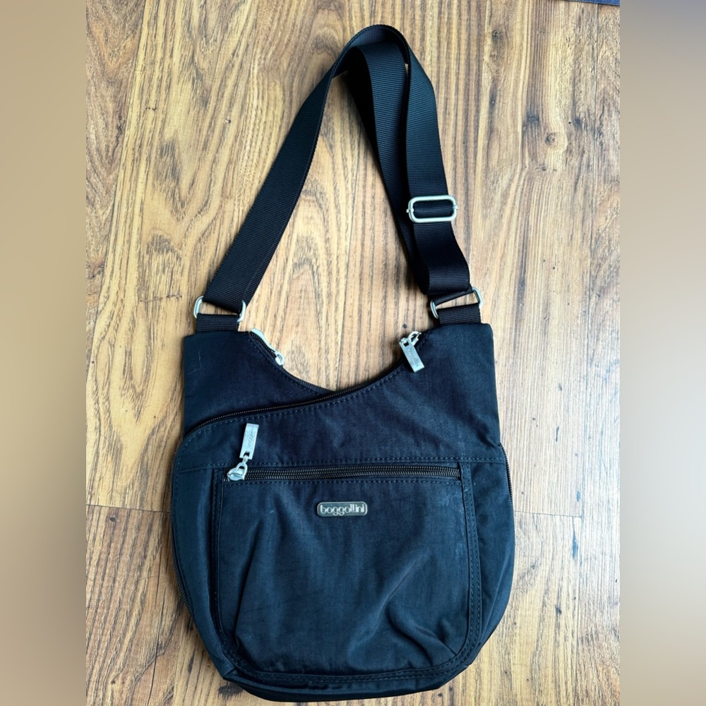 Baggalini multi compartment crossbody